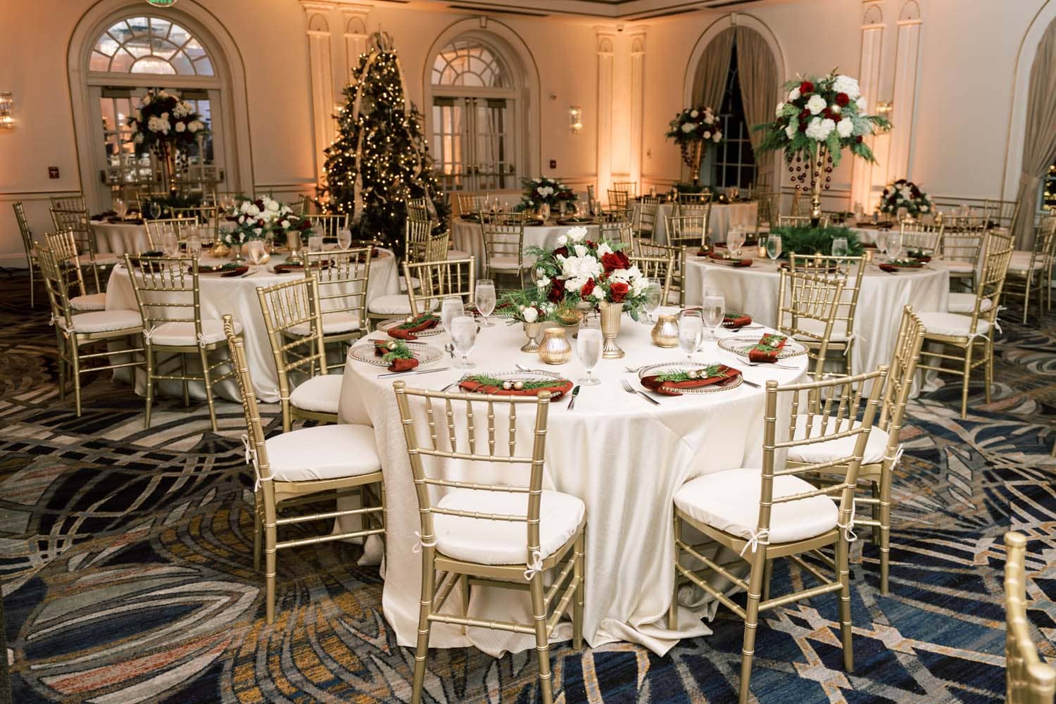 A dining room with holiday decorations at The Historic Cavalier Hotel